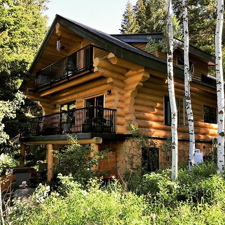 A Suite Retreat - Beyond Bed & Breakfast Sun Peaks Esterno foto