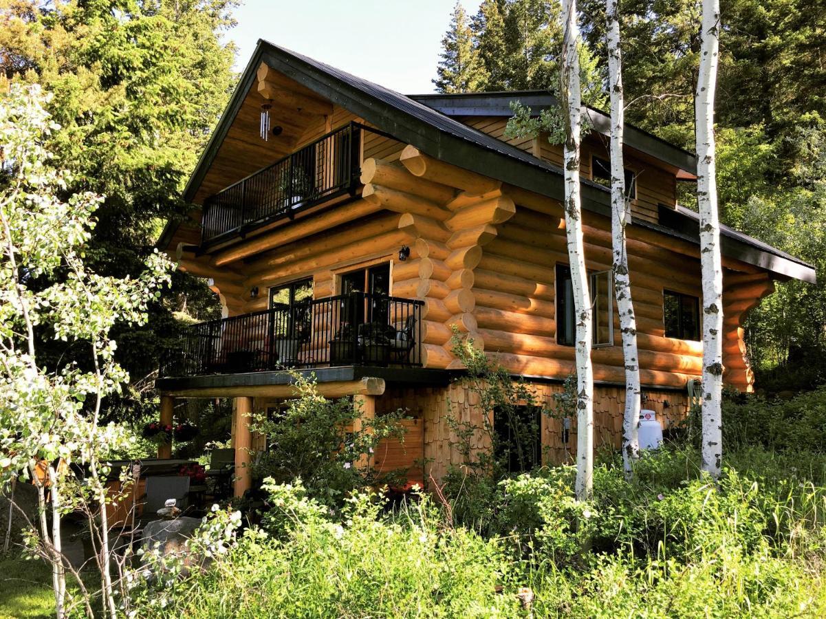 A Suite Retreat - Beyond Bed & Breakfast Sun Peaks Esterno foto