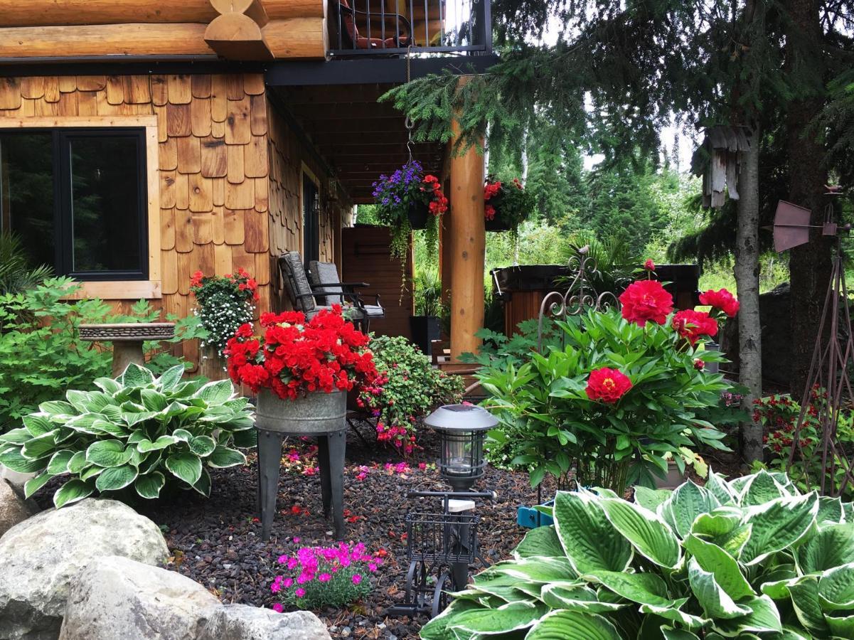 A Suite Retreat - Beyond Bed & Breakfast Sun Peaks Esterno foto