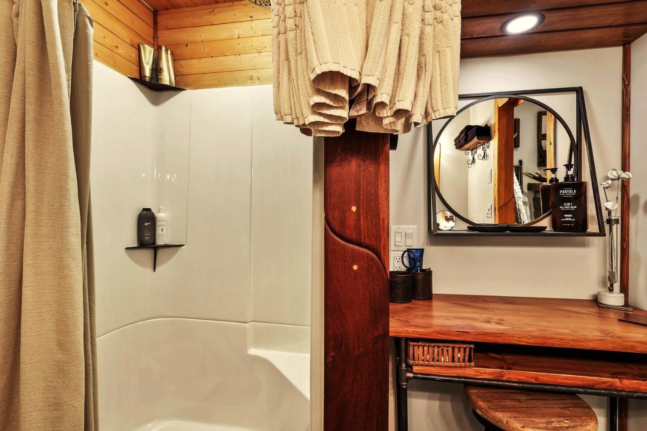 A Suite Retreat - Beyond Bed & Breakfast Sun Peaks Esterno foto