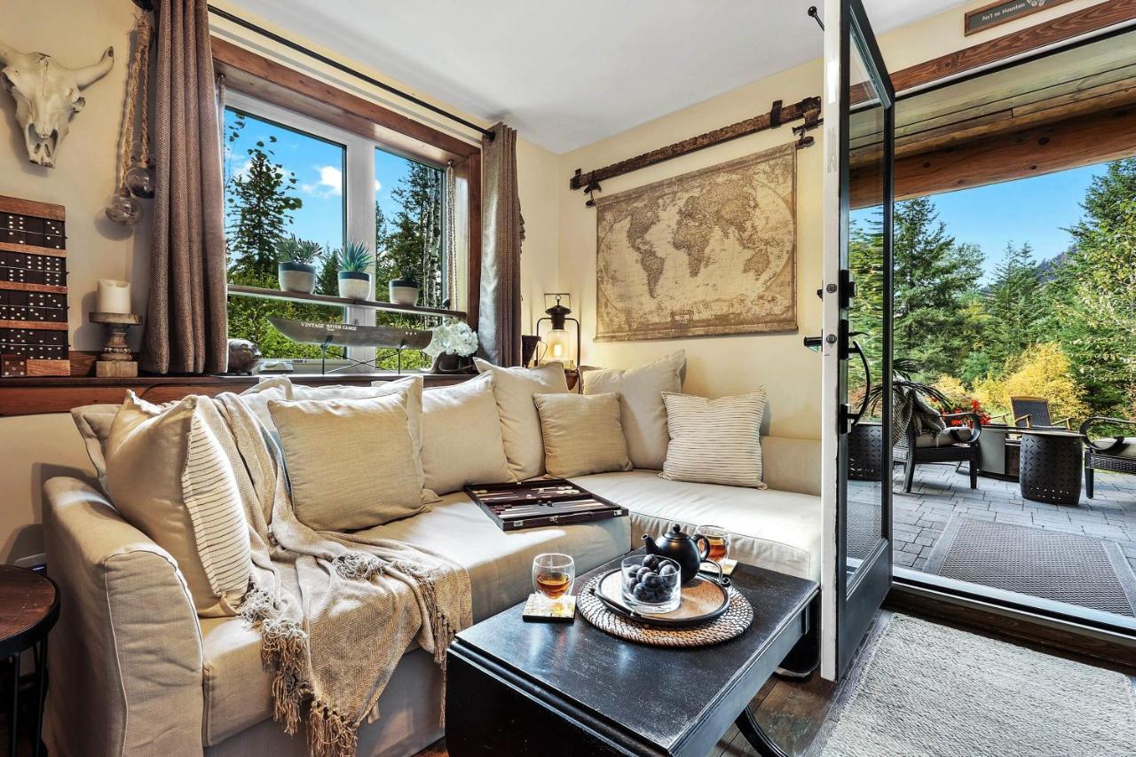 A Suite Retreat - Beyond Bed & Breakfast Sun Peaks Esterno foto