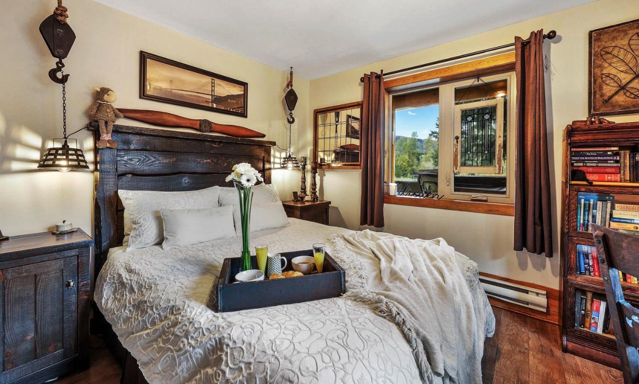 A Suite Retreat - Beyond Bed & Breakfast Sun Peaks Esterno foto