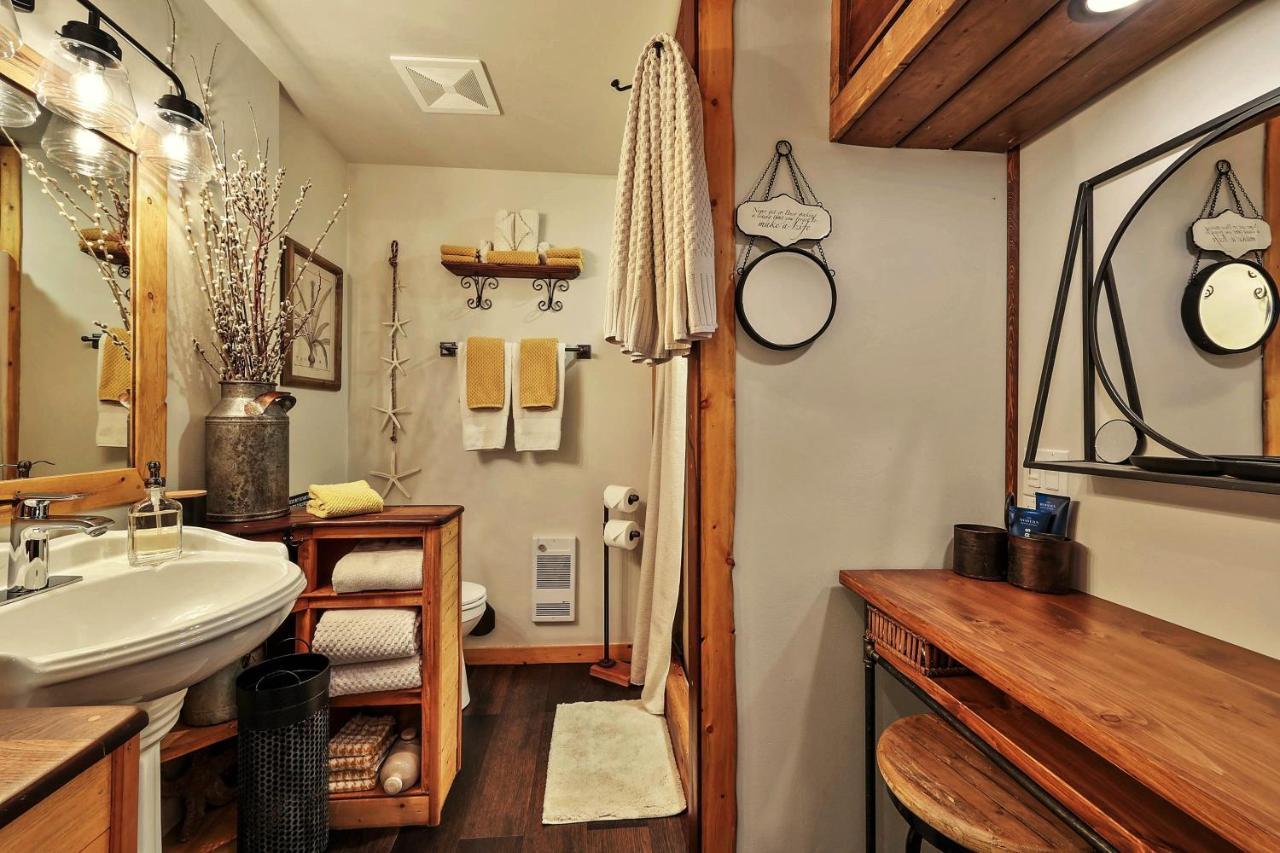 A Suite Retreat - Beyond Bed & Breakfast Sun Peaks Esterno foto