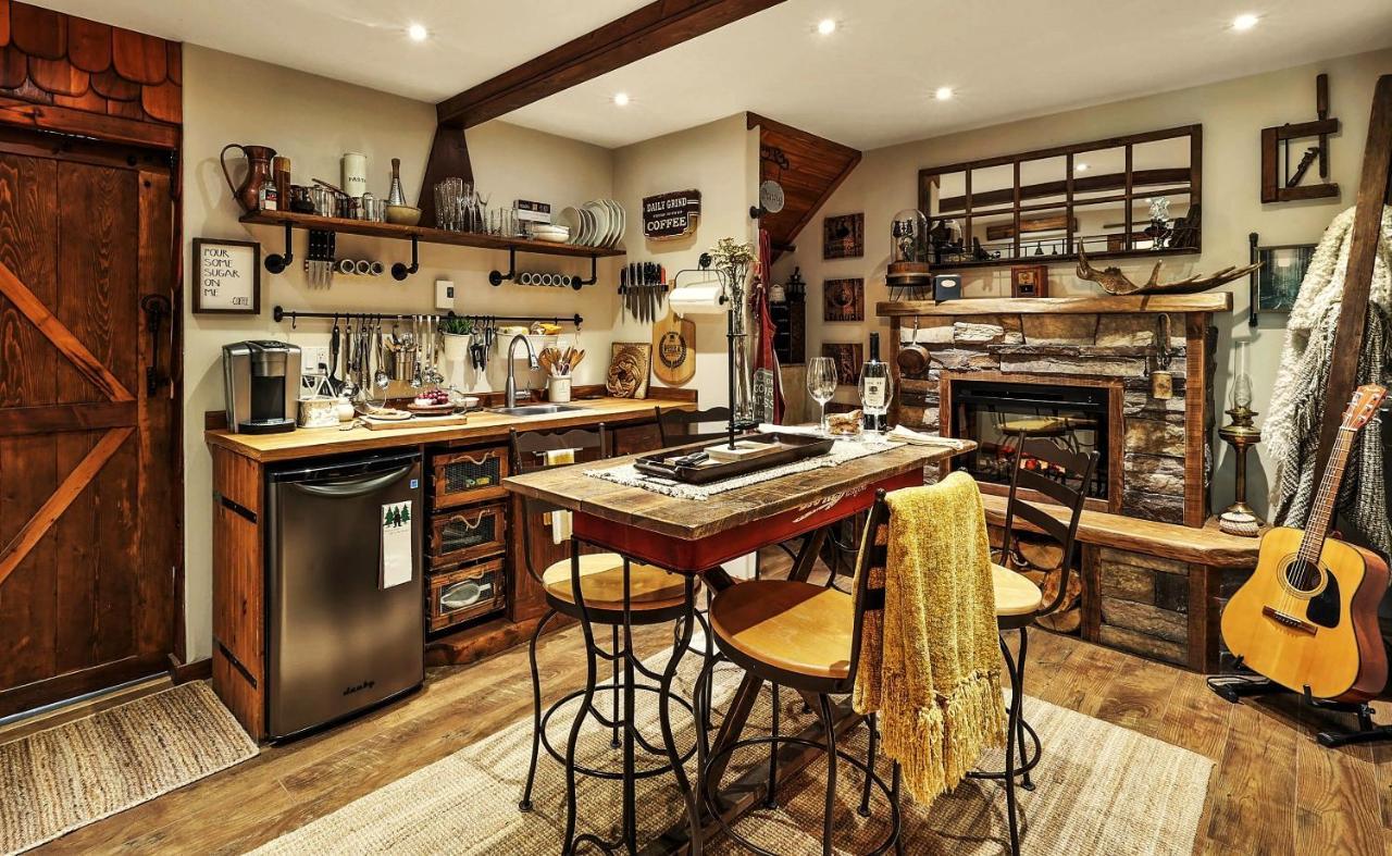 A Suite Retreat - Beyond Bed & Breakfast Sun Peaks Esterno foto