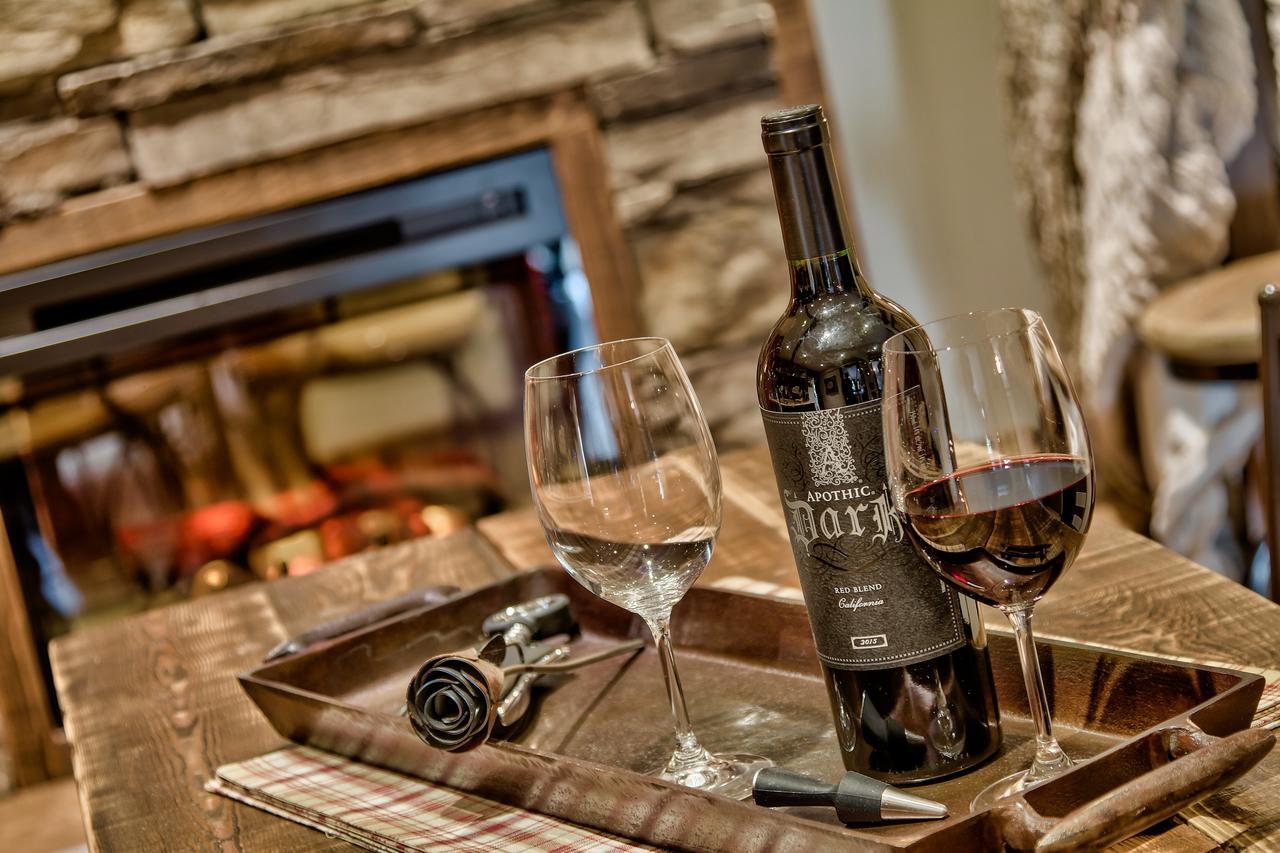 A Suite Retreat - Beyond Bed & Breakfast Sun Peaks Esterno foto
