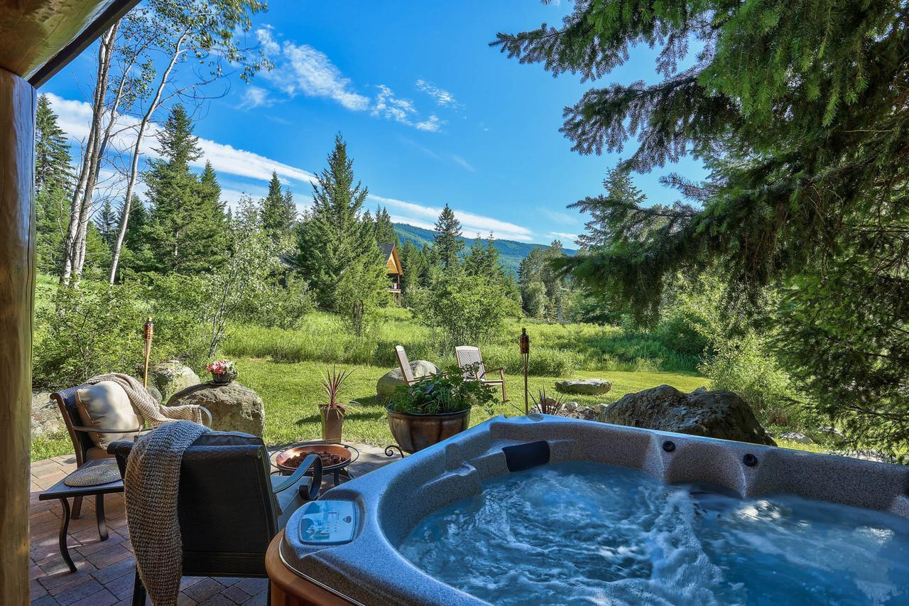 A Suite Retreat - Beyond Bed & Breakfast Sun Peaks Esterno foto