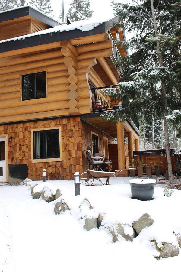 A Suite Retreat - Beyond Bed & Breakfast Sun Peaks Esterno foto