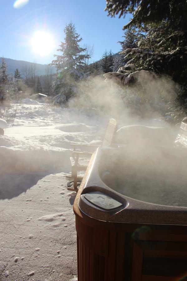 A Suite Retreat - Beyond Bed & Breakfast Sun Peaks Esterno foto